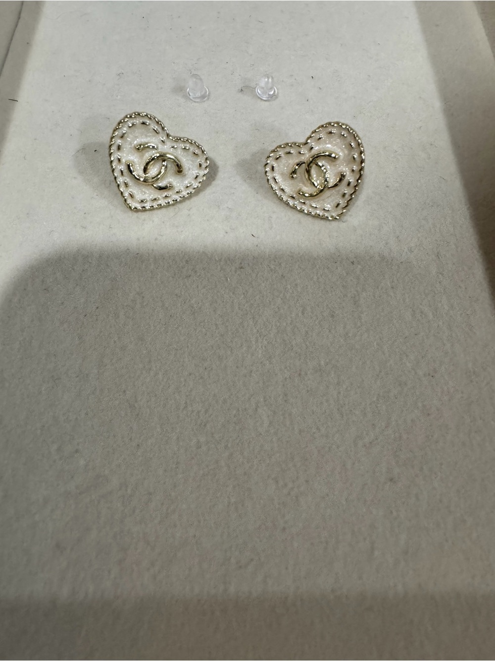 Cream & gold heart shaped earring